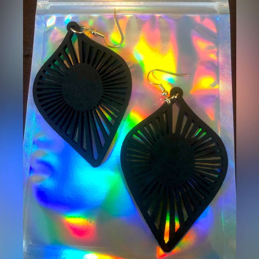 5/$25 Nwt fashion earrings black Os